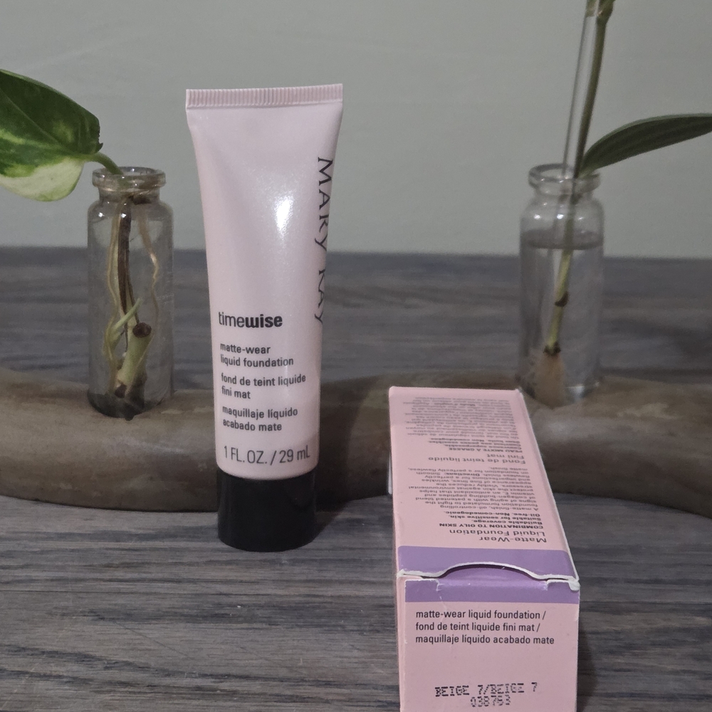 Mary Kay Beige 7 Matte Foundation  DISCONTINUED